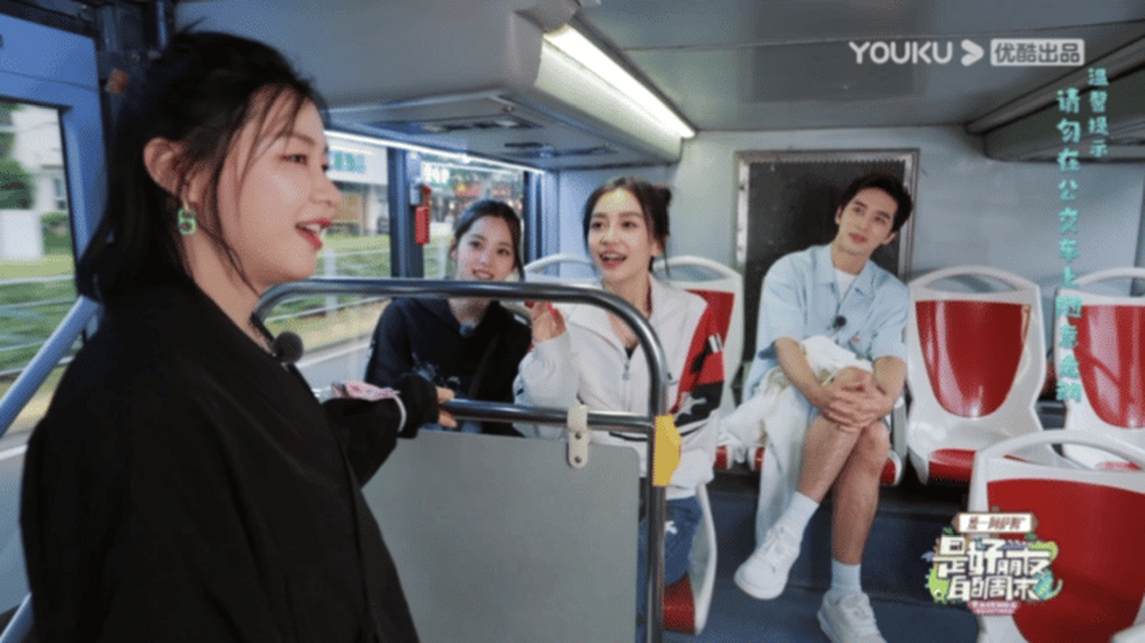 自称是杨幂的angelababy,被金靖怼有头皮屑,结果baby说那是去北海道