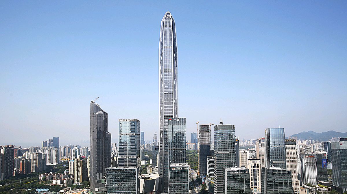 深圳第一高楼醒目壮观,成为游人观光打卡的旅游地标!