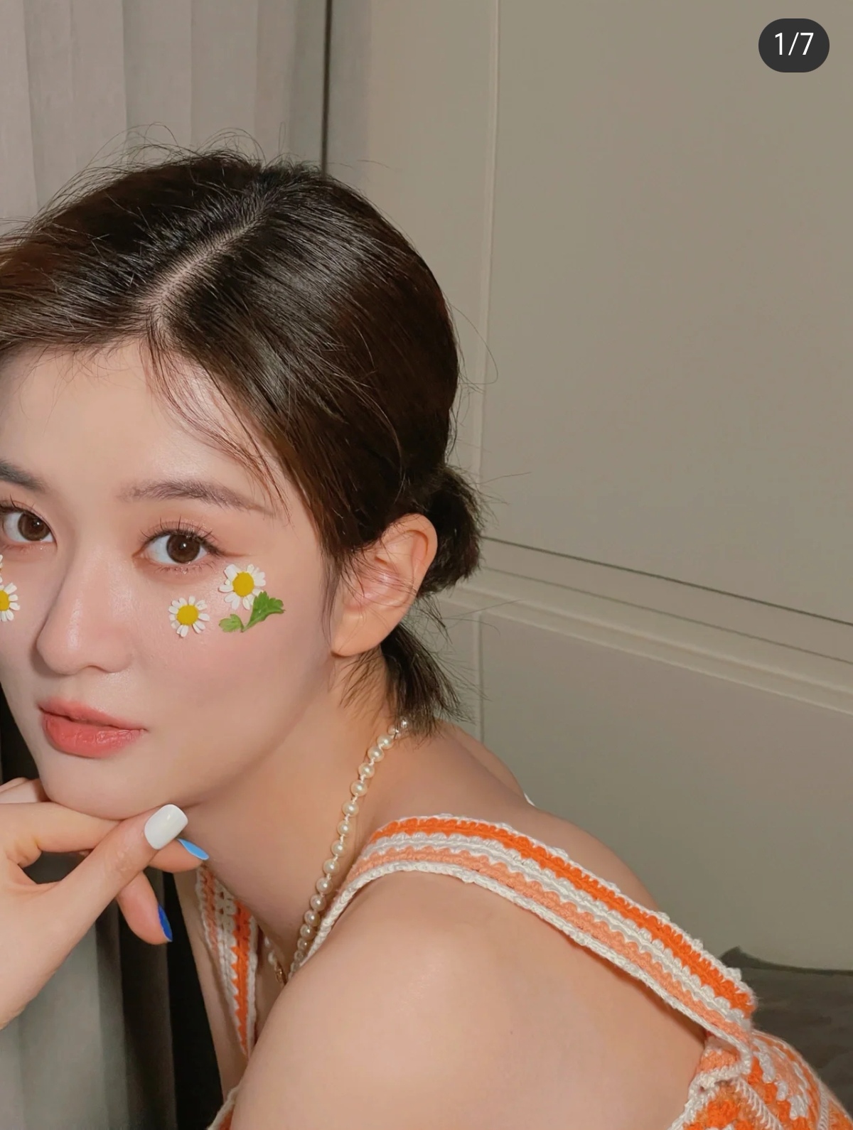 陈赫五一冒雨领物资,五位女明星晒居家照斗艳,刘诗诗大片照曝光