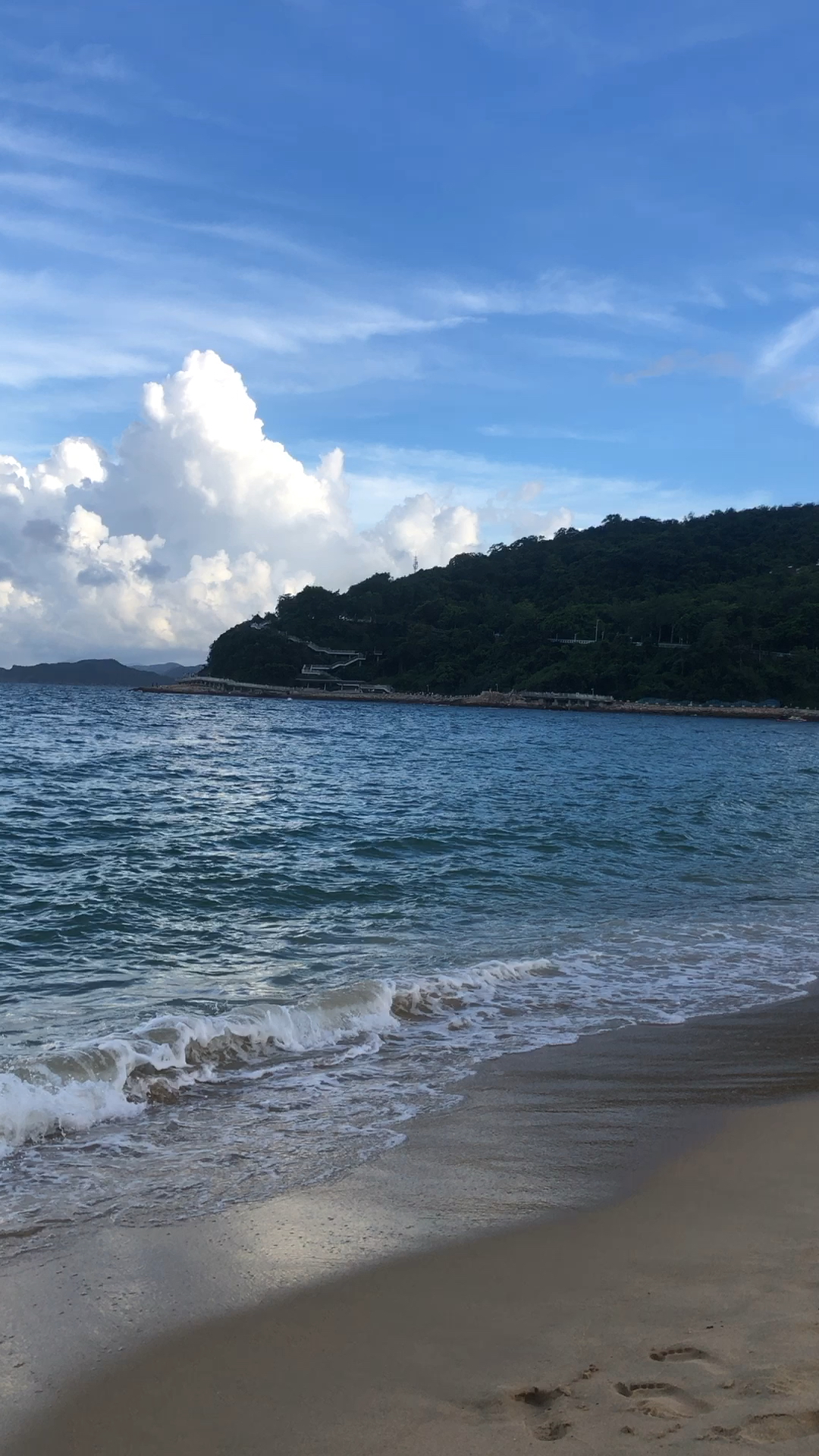 深圳大梅沙,风景还是可以的,主要是免费