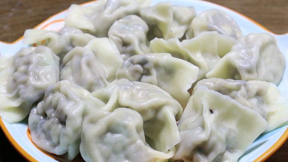 茄子包饺子,原来这么好吃,皮薄馅香有窍门,比肉饺子还好吃