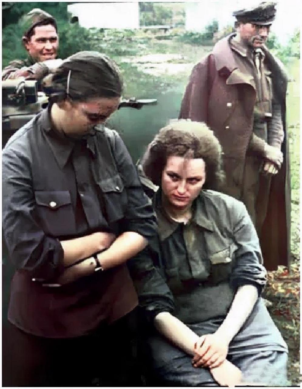1943年纳粹德军俘获了两个苏联女兵