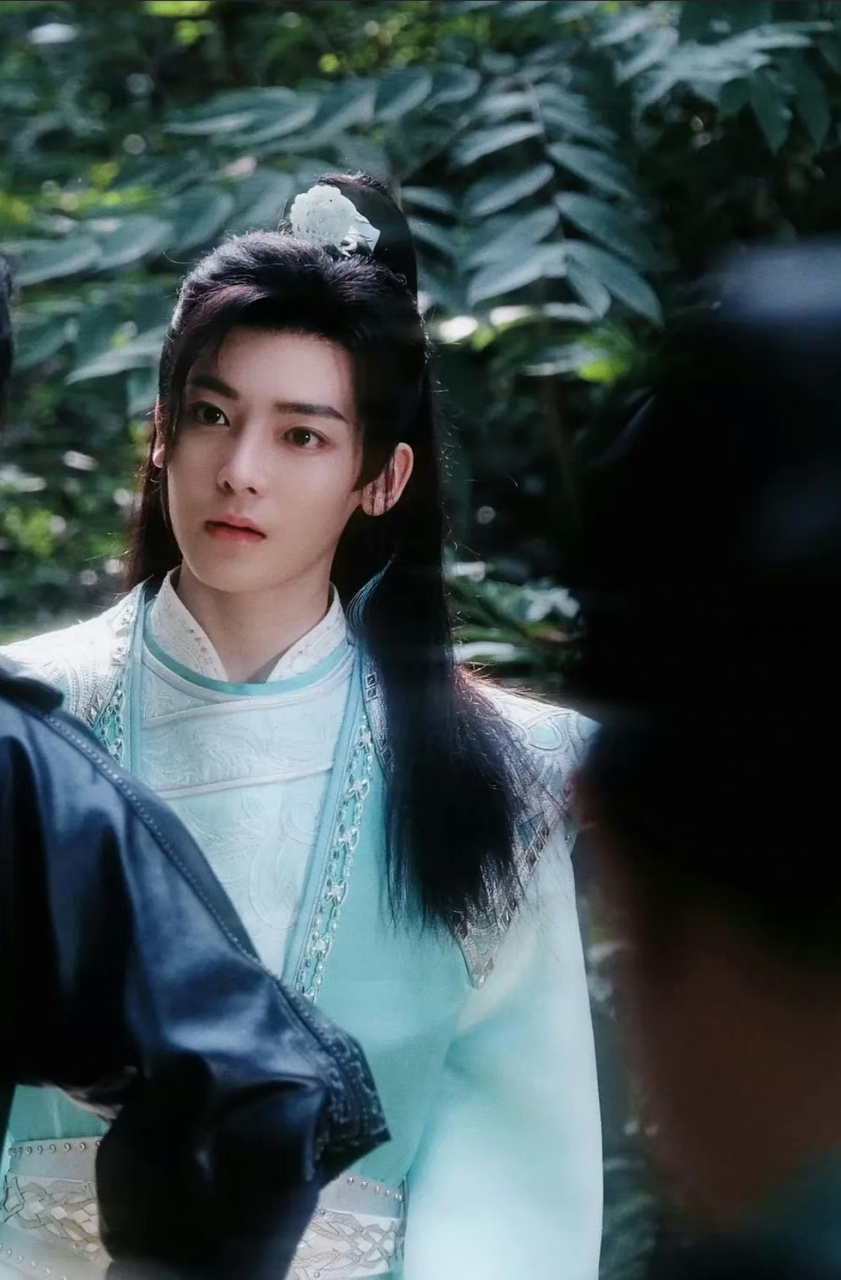 侯明昊《少年白马醉春风》路透, 谦谦君子,迎风而立 《护心》对侯明昊