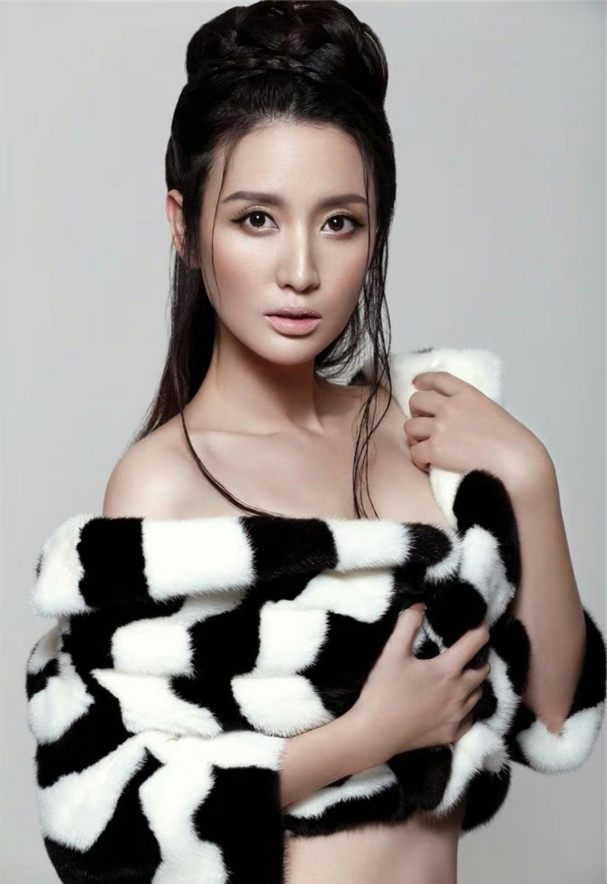 张萌# 丰满傲人的曼妙身姿,圆润迷人的酥胸,婀娜多姿的妖娆身材,前凸