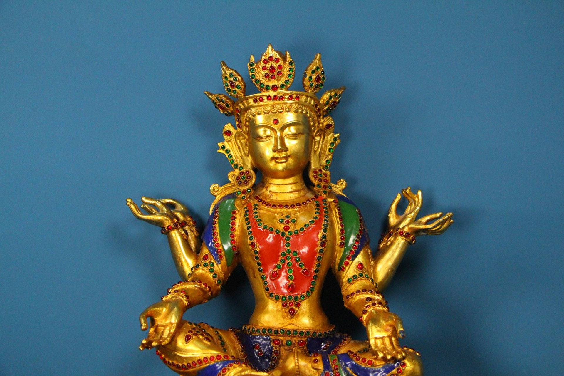 旧藏精品纯手工打造铜鎏金镶宝石景泰蓝佛像一尊 底座长31厘米