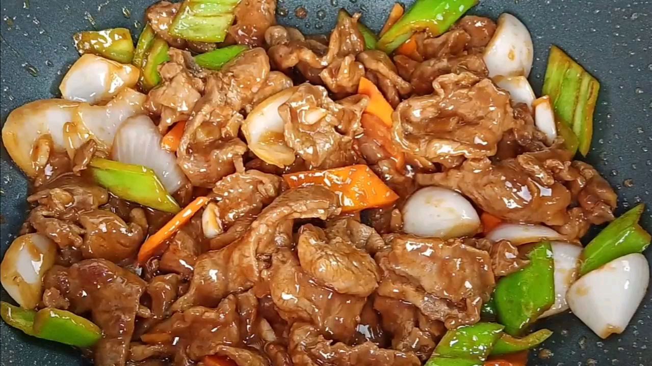 牛肉一炒就老,大厨教你一个小技巧,炒出来又滑又嫩