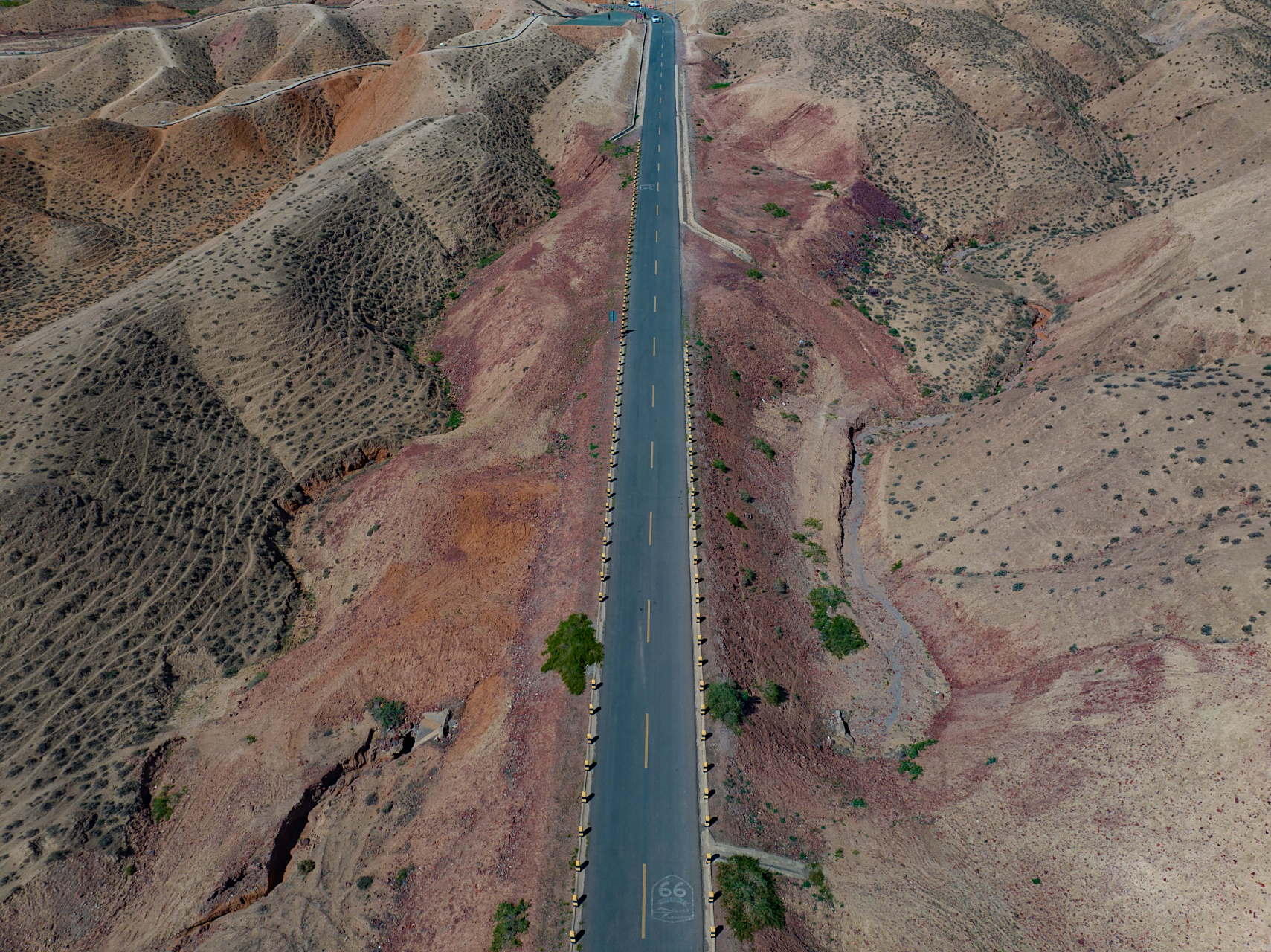 宁夏中卫66号公路,位于宁夏中卫市沙坡头区,是连接沙坡头景区和北长滩