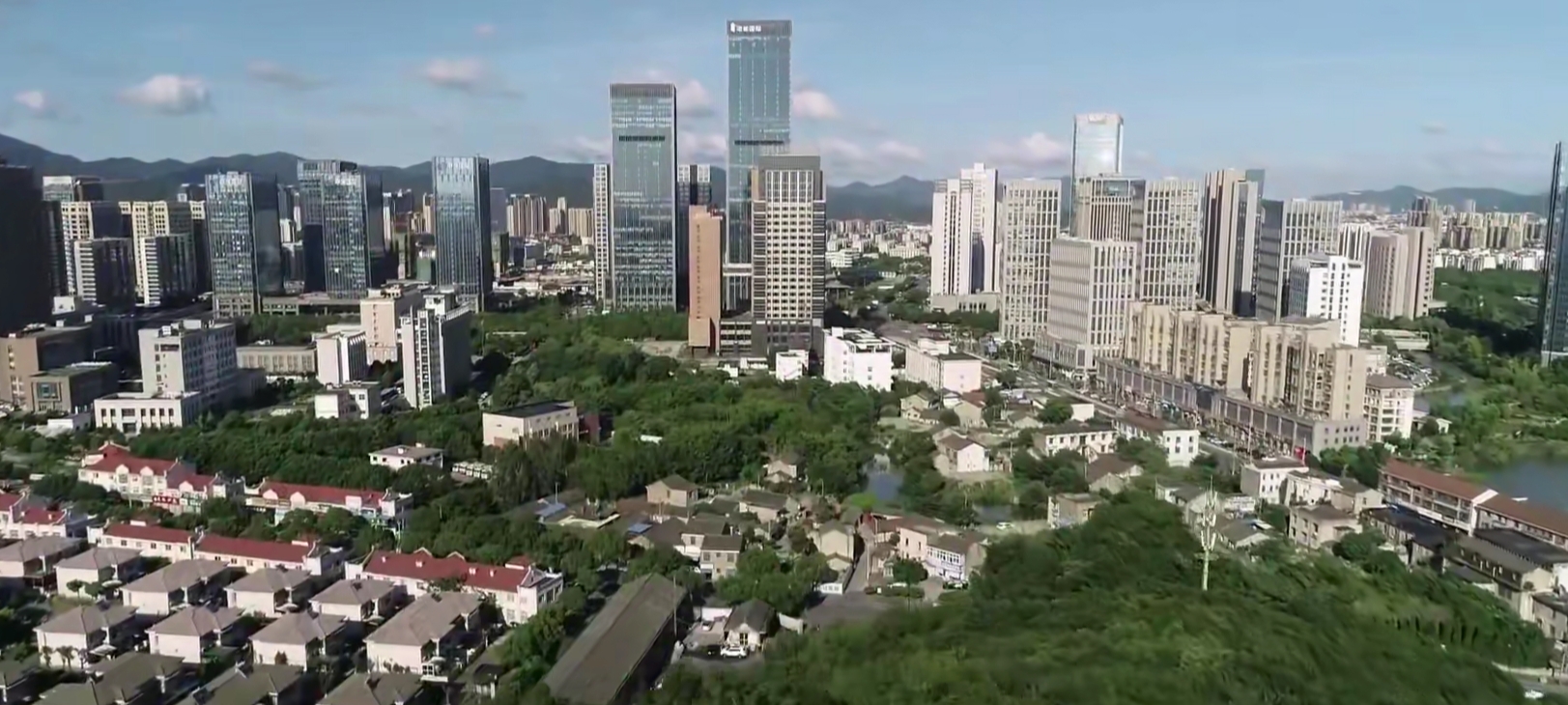 浙江的舟山市繁华的街景,素有"东海鱼仓"之称