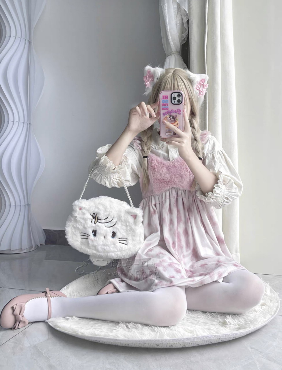 穿白丝真的好纯欲呀[比心],搭配一套粉色 lolita 裙子,简直好看极了