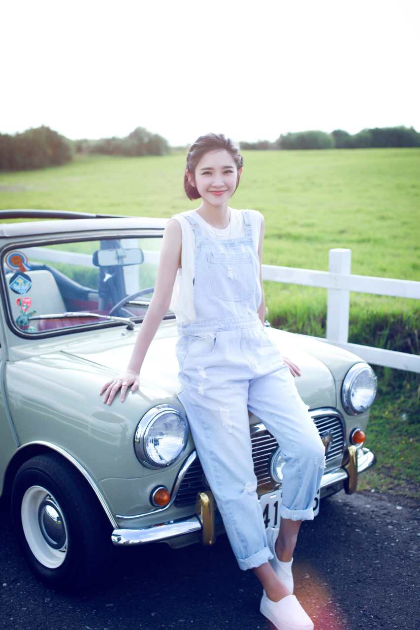 唐艺昕,1987年10月9日出生于四川省遂宁市,毕业于重庆大学美视电影