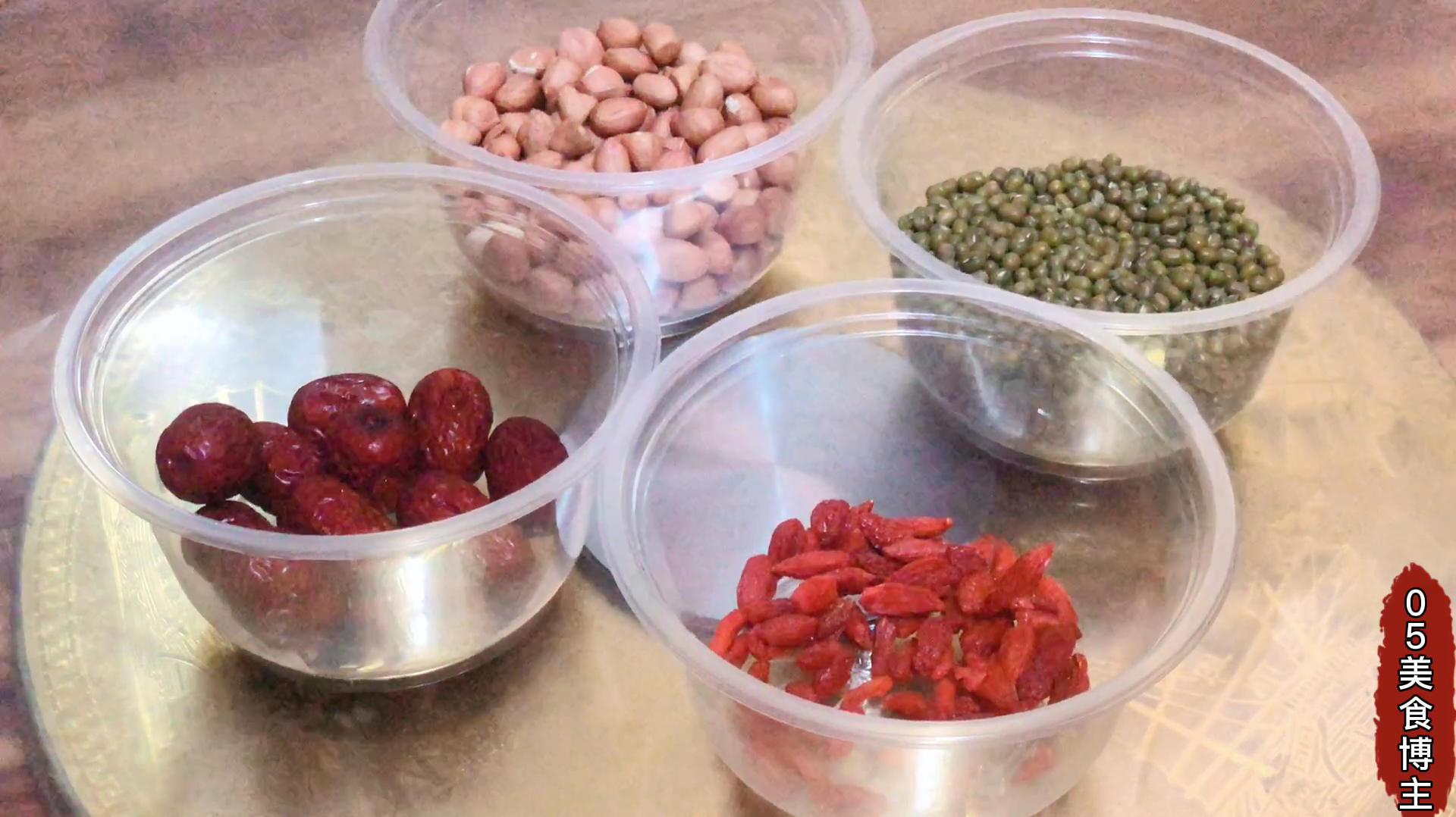 炎炎夏日,来上一碗红枣绿豆汤,不仅清爽消暑,还满满的幸福感