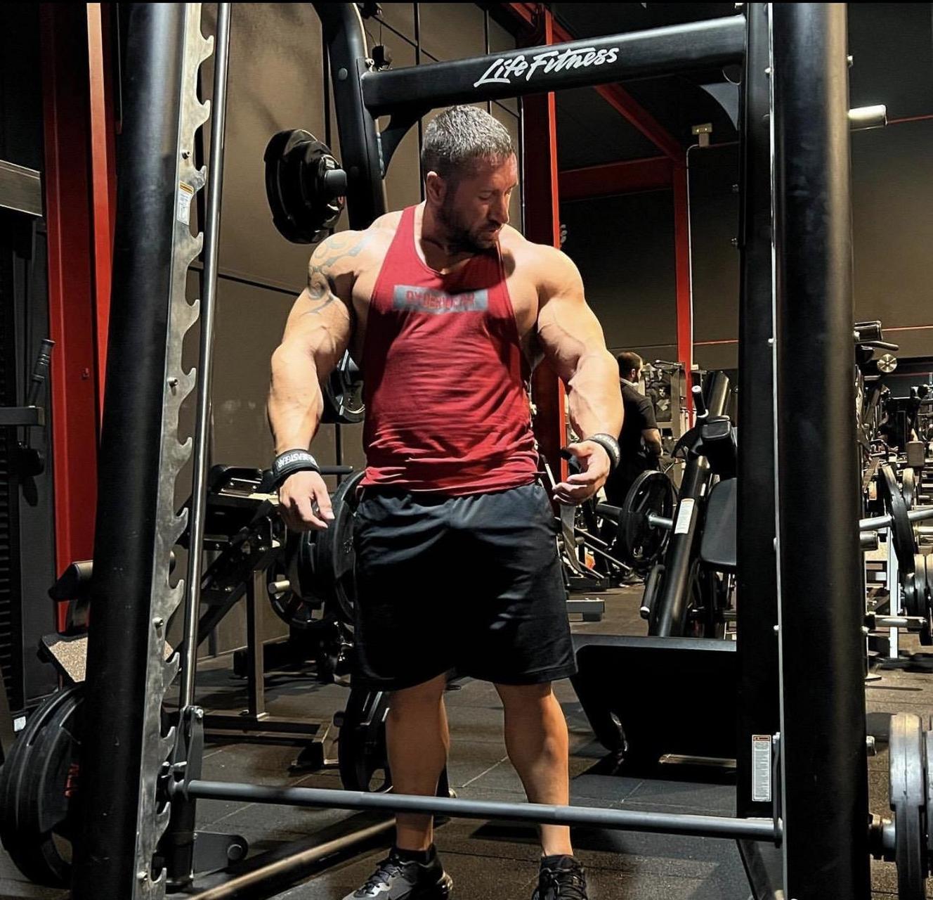 185猛男大帅哥完美身材健身欧美猛男系列,黑衣之下尽显男人本色与紧致