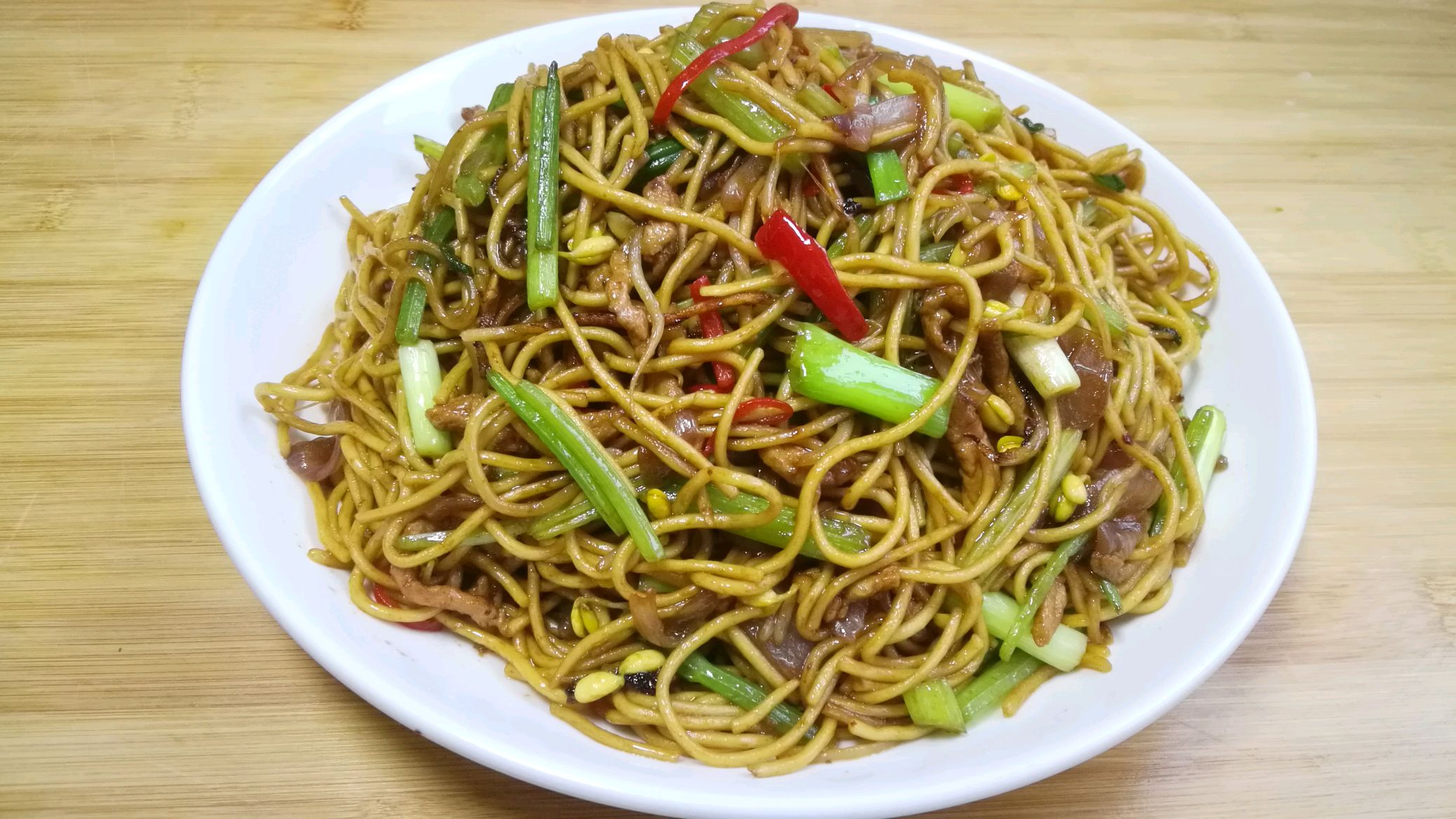 大厨教你在家做炒面,实在是太香了,看着都流口水,快收藏