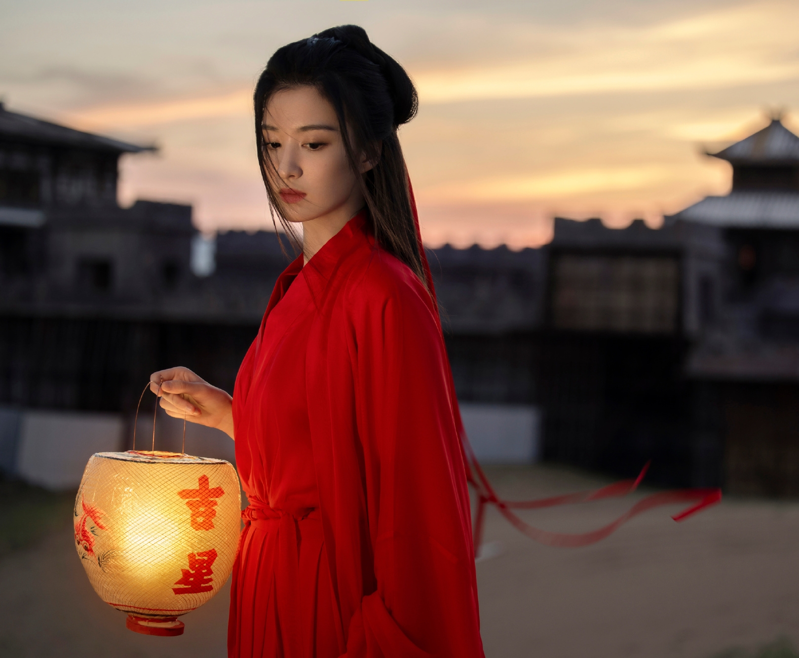 王楚然红衣图片:姐姐太美了