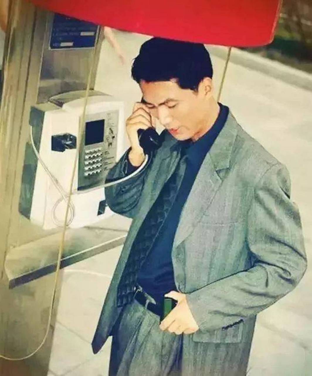 上个世纪九十年代,三个时髦女青年的合影.