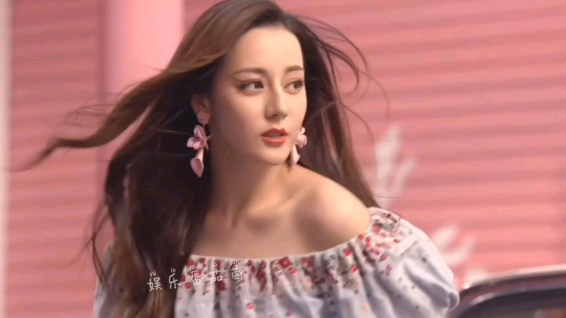 女神迪丽热巴,美到每一帧都能当壁纸,舔屏混剪,谁能比她性感?