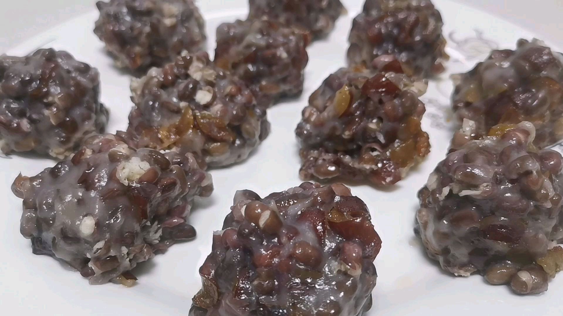 红豆别再煮粥了,加上一碗糯米粉,蒸出一锅,软糯香甜