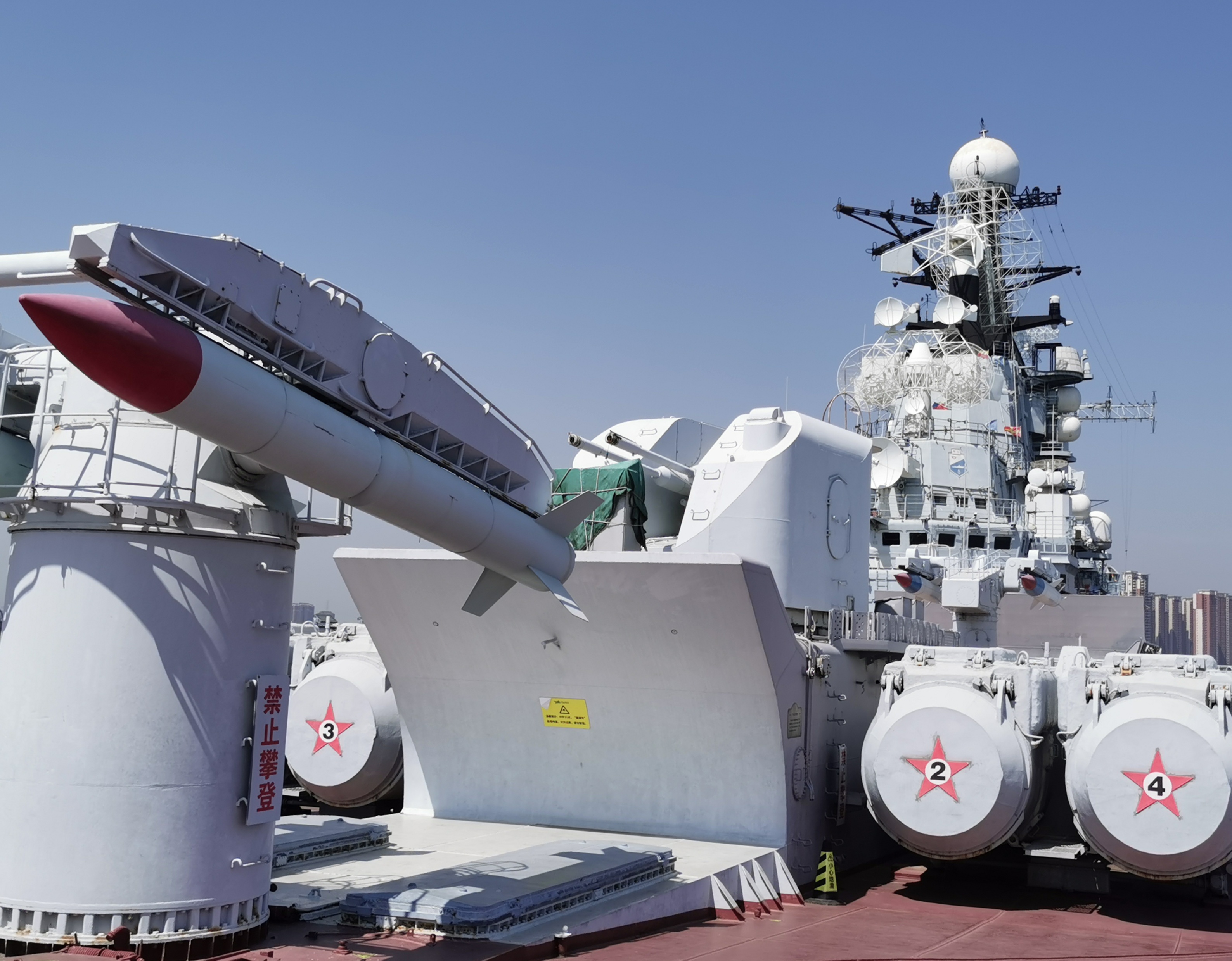 匪夷所思 前苏联赫赫有名的巨无霸—基辅号航母变身我国的观光公园