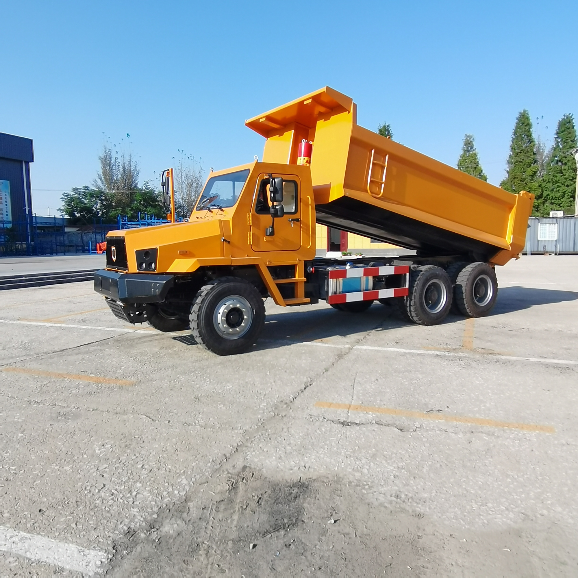 矿山翻斗车金属矿山洞采运输专用车