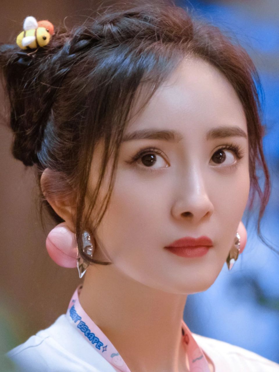 杨幂霸气丸子头,让人惊叹不已!