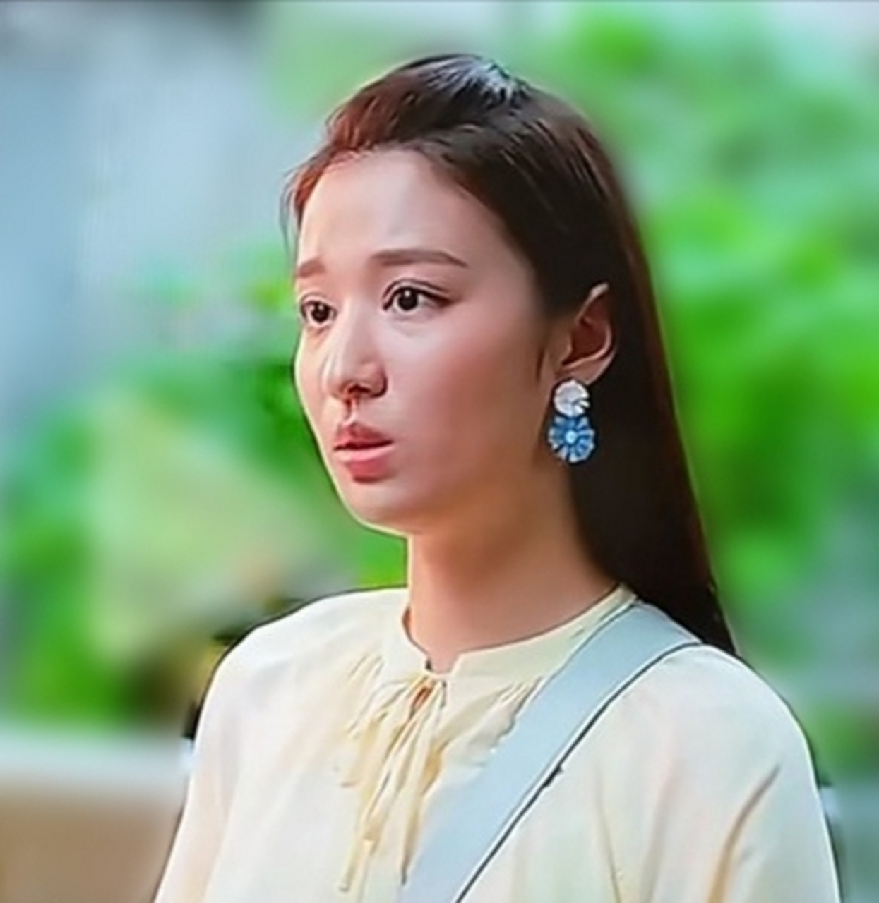 [大笑]  王楚然从刚出道的时候就一直营销是小刘亦菲,可网友不好糊弄