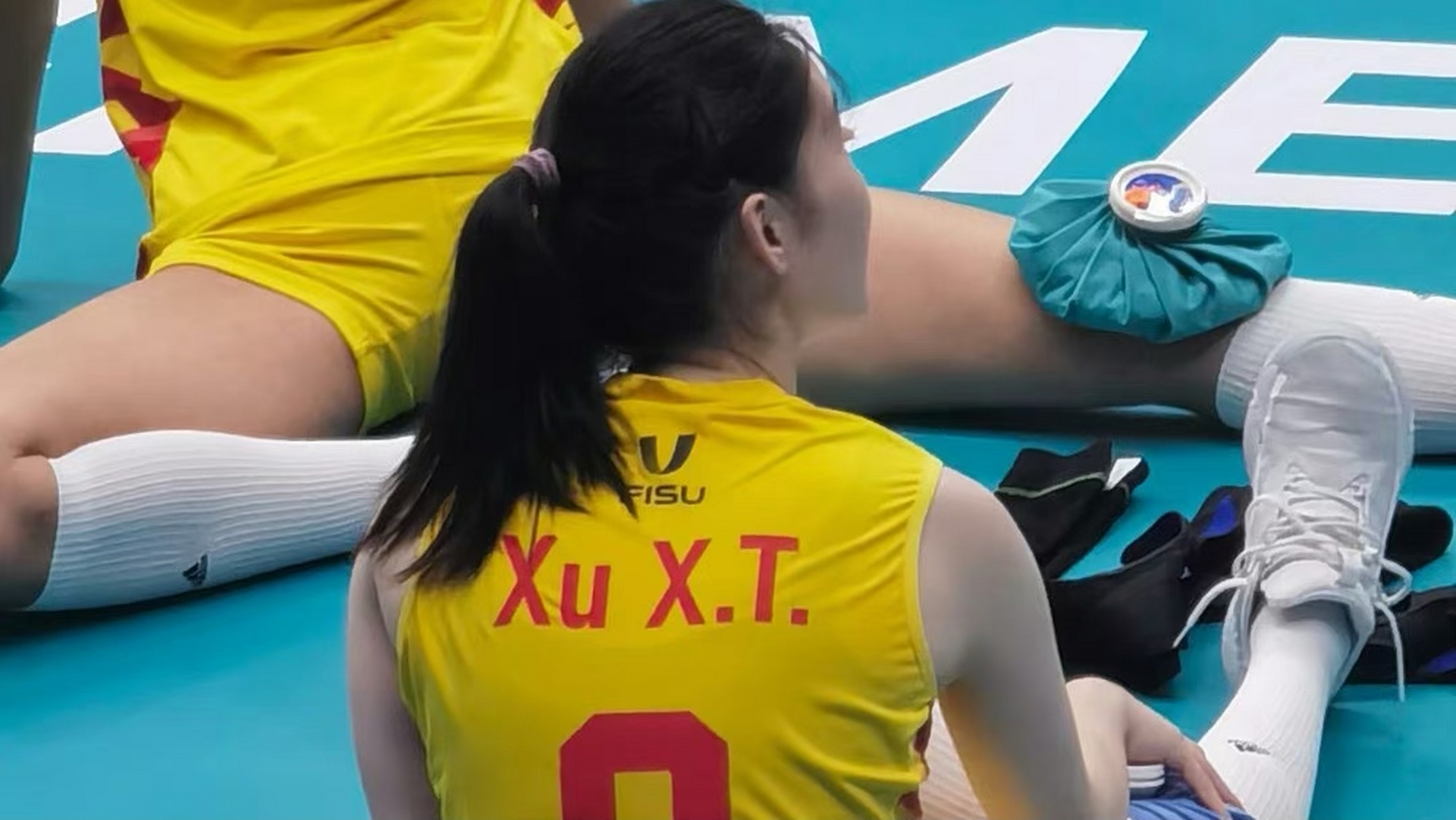 中国女排能够以全胜的战绩取得大运会冠军,主力二传许晓婷功不可. .