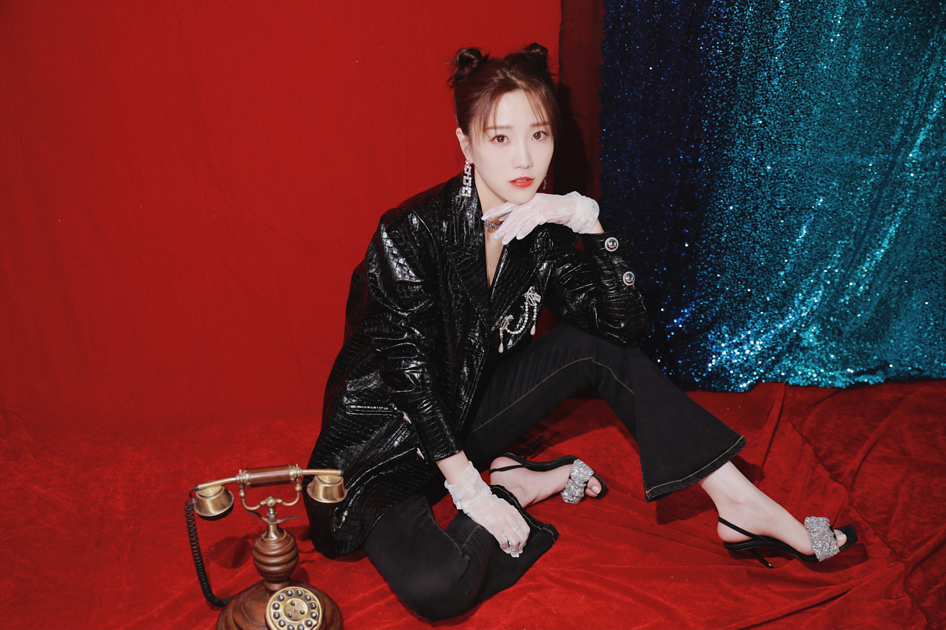 美女主持人 张纯烨 黑色一字带高跟凉鞋 [爱你][爱你] 676767