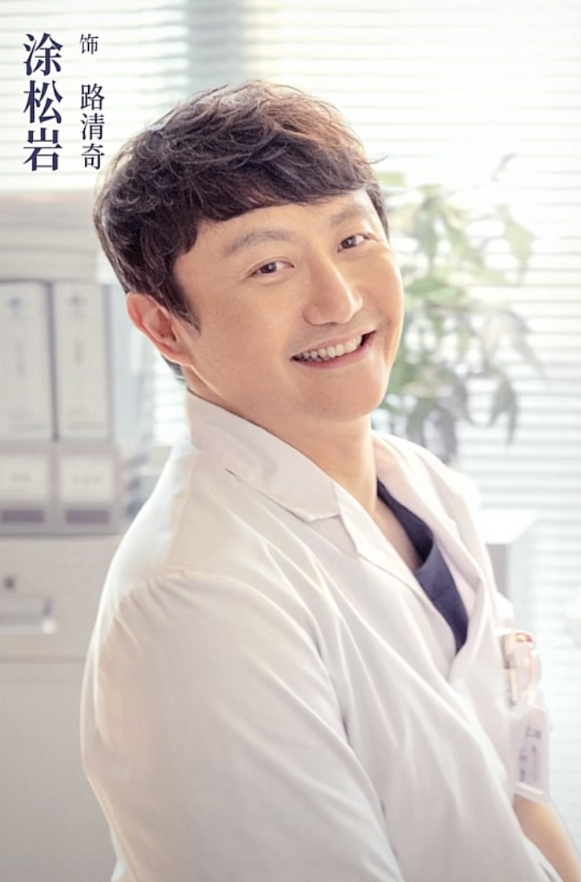 《白色城堡》定档5月31日,改编自王成钢的同名小说,讲述了医学博士