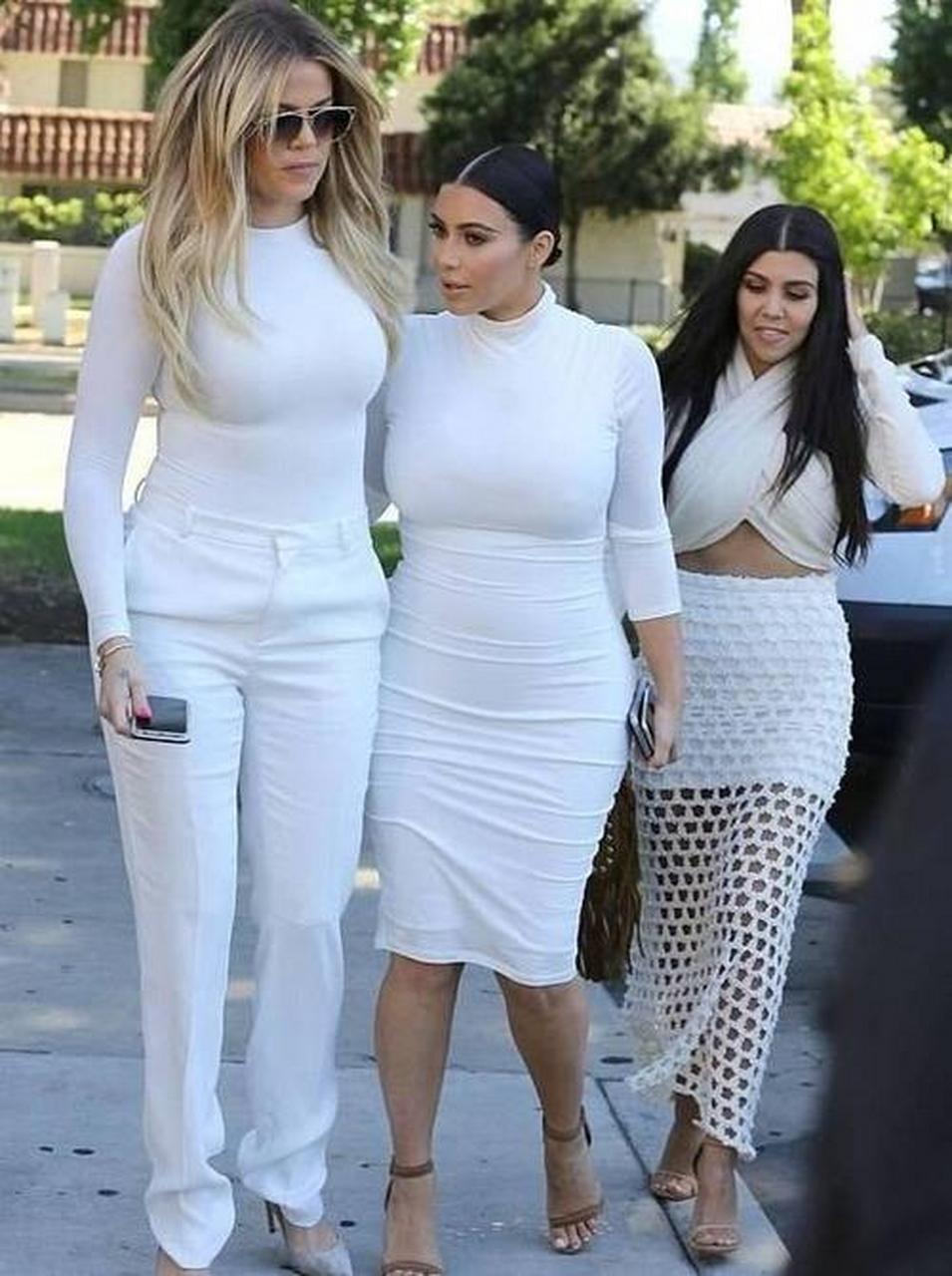 一起穿着白色衣服出行的卡戴珊三姐妹,觉得身材高大的科勒61卡戴珊