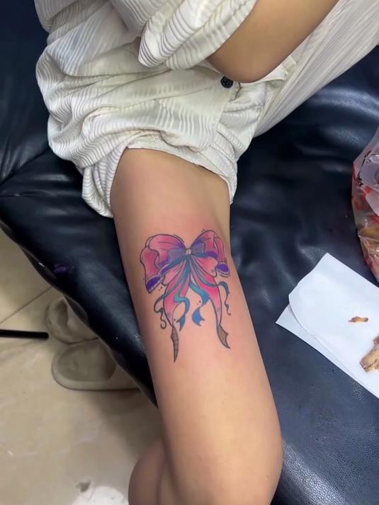 大腿蝴蝶结小清新图案