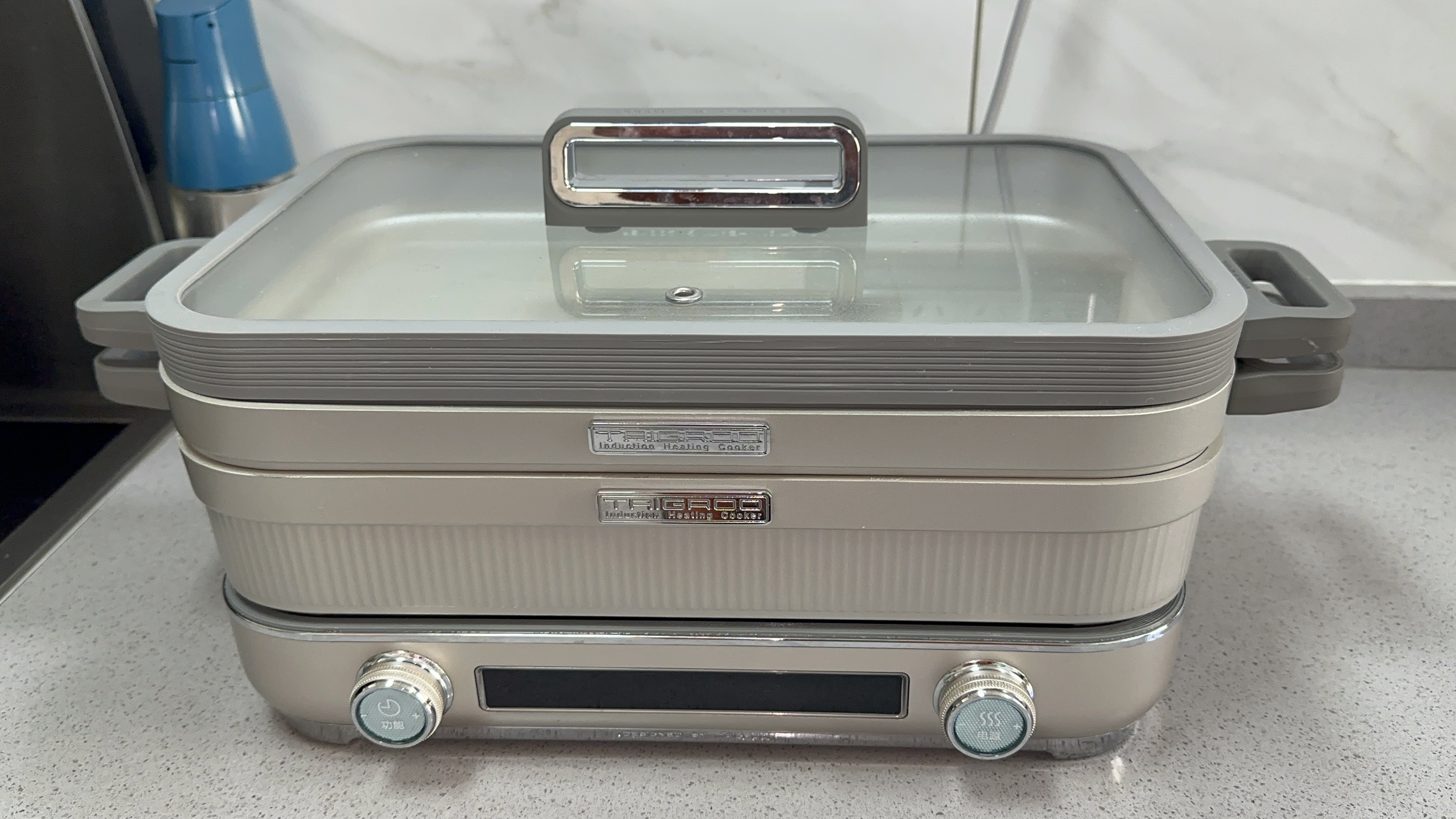 太喜欢这个多功能锅了,不光能烤肉涮火锅,还是个高颜值的电磁炉