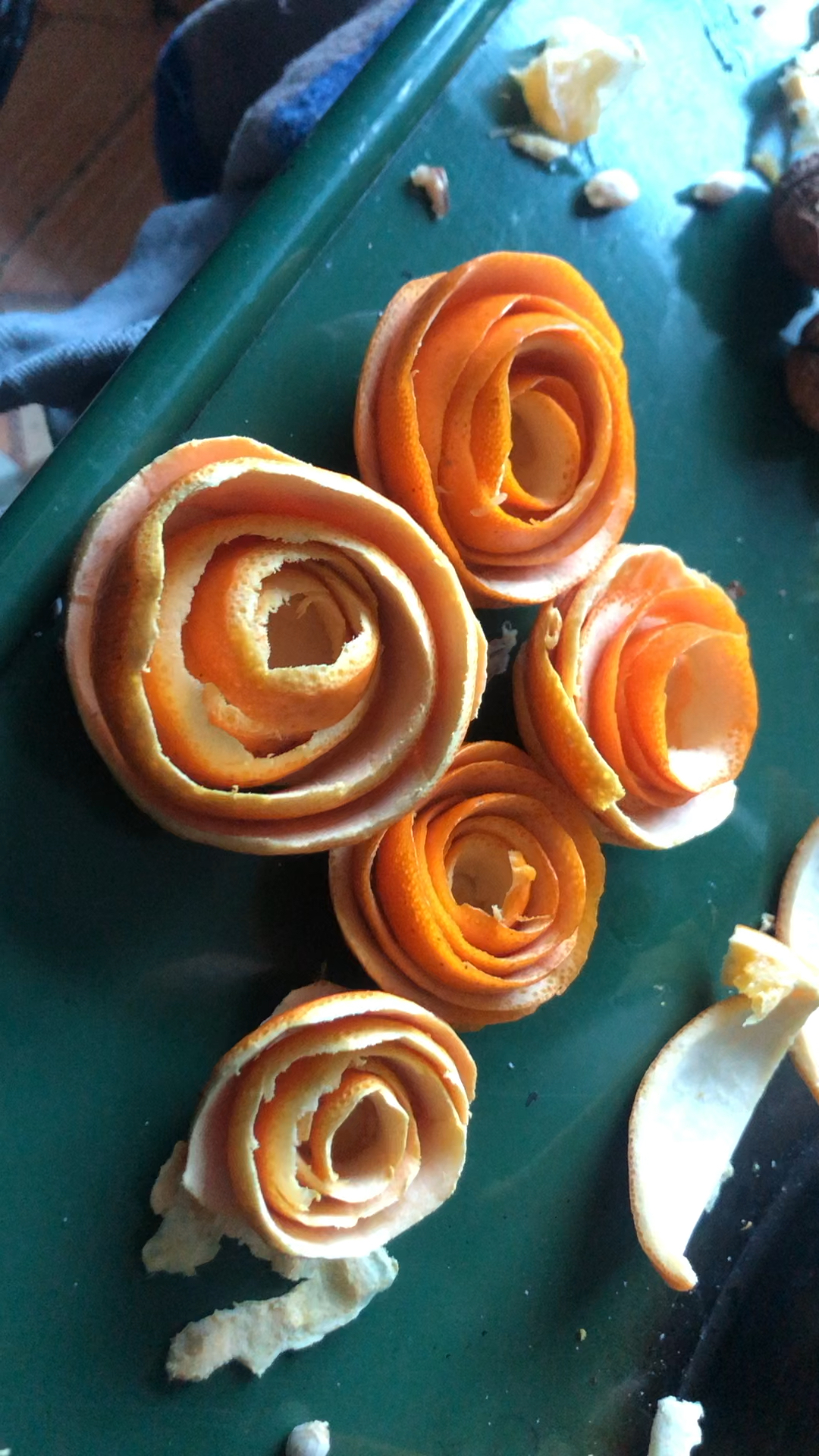 桔子皮做的金色玫瑰花