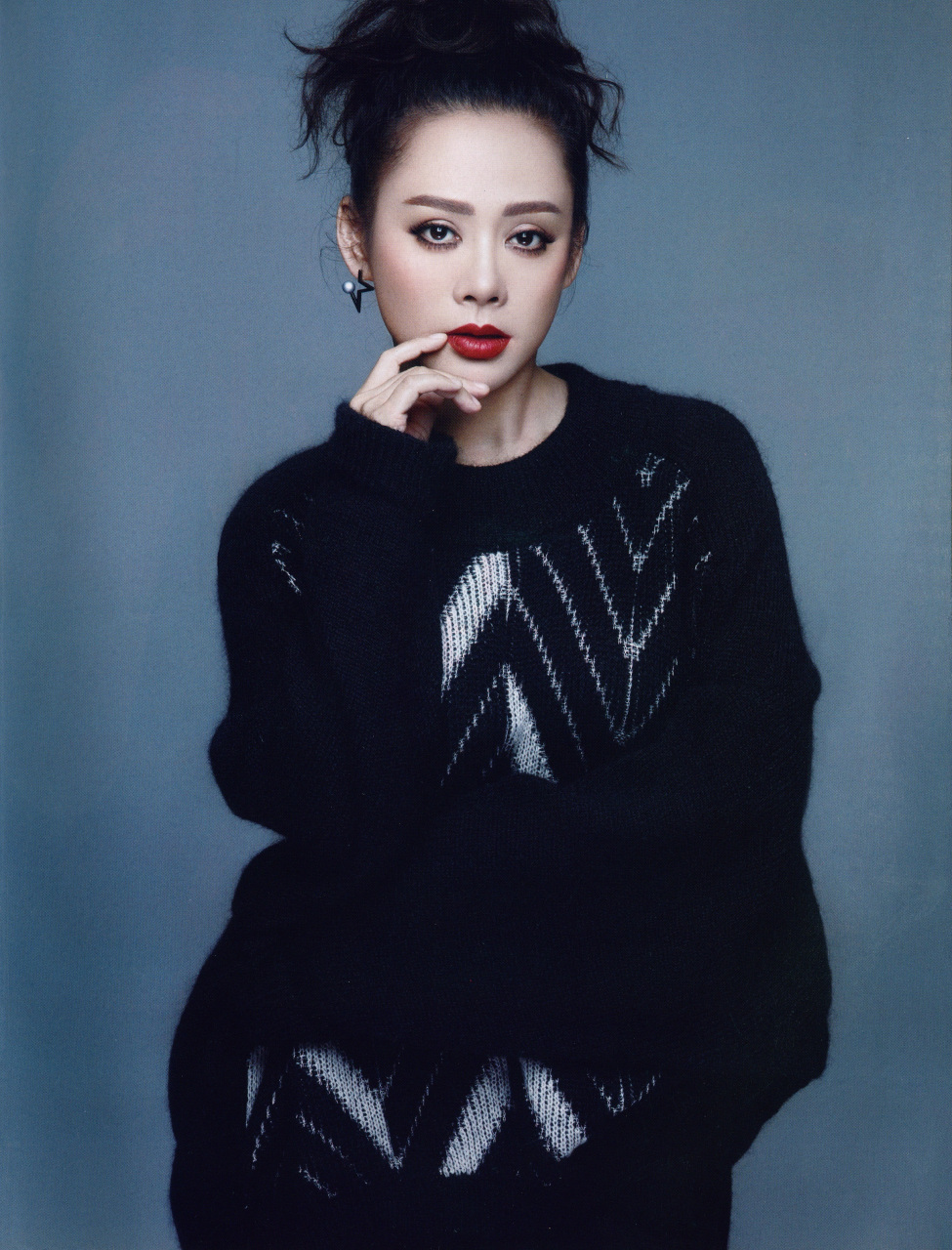 演员宁静美得一点也不宁静,她的五官超大气,身材超性感,骨子透露出着