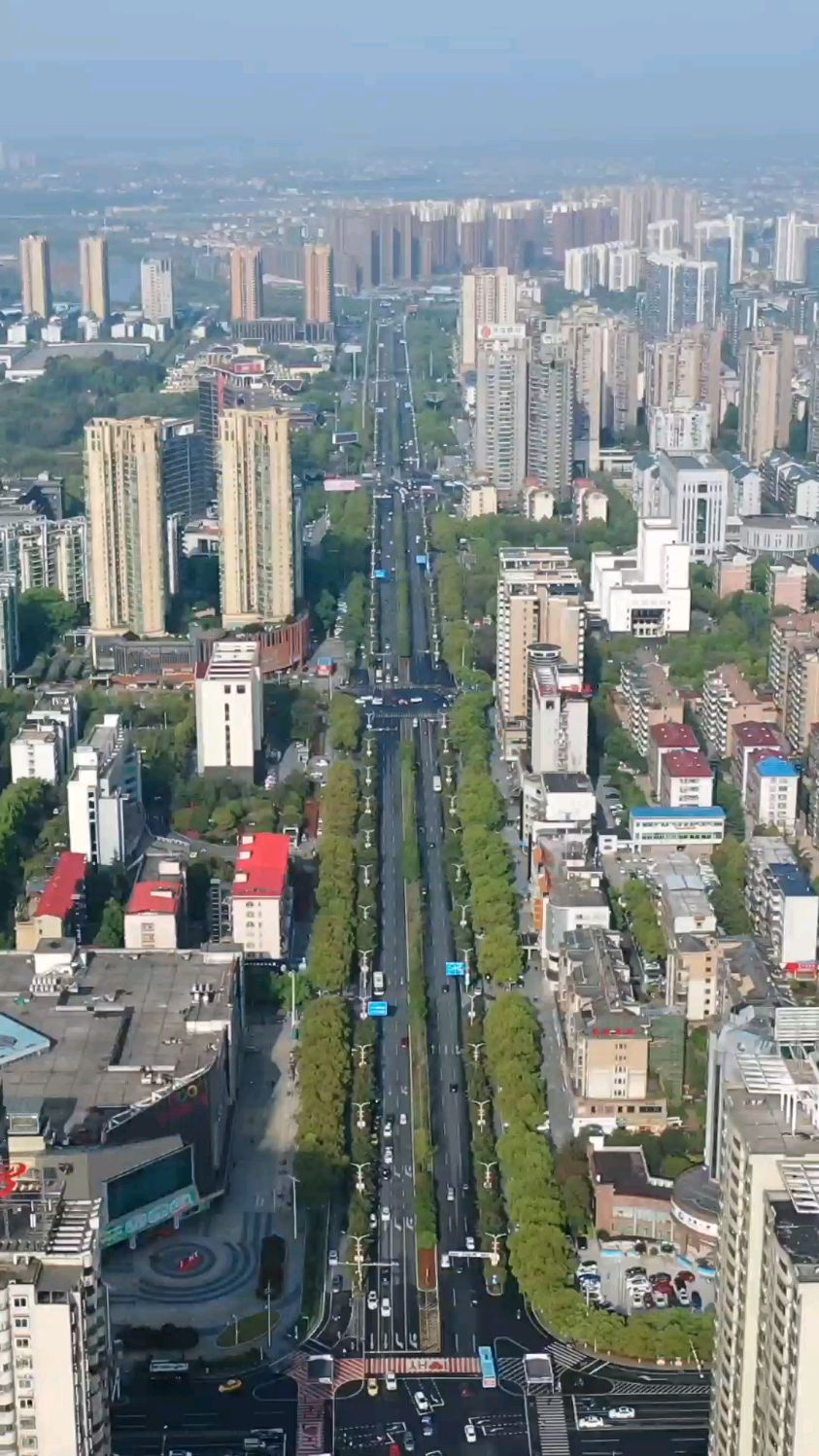 航拍视角下的衡阳高新区解放大道繁华的政治经济文化中心