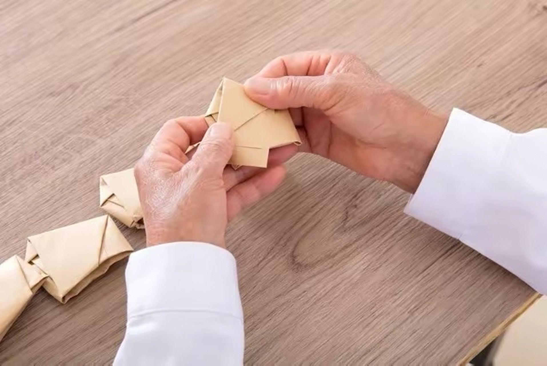 纸包药,年轻人都没见过,满满的年代感!