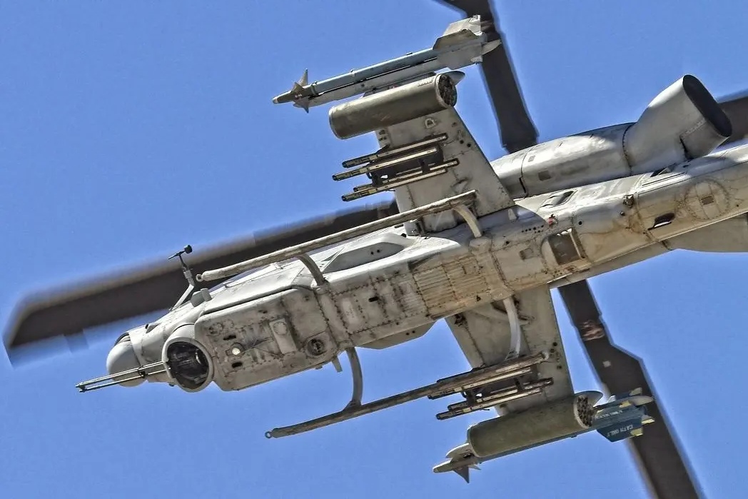 战机欣赏:ah-1z"蝰蛇" 武装直升机