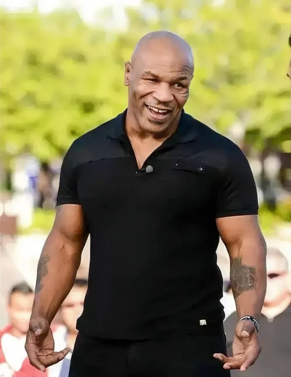 2008年,"中国第一保镖"李旭,和"米国第一拳王"泰森,在酒吧狭路相逢