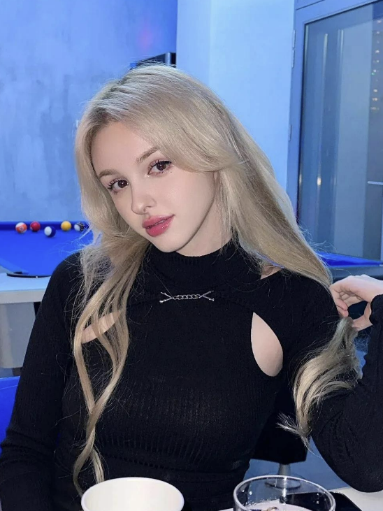 乌克兰少女模特karimova elina