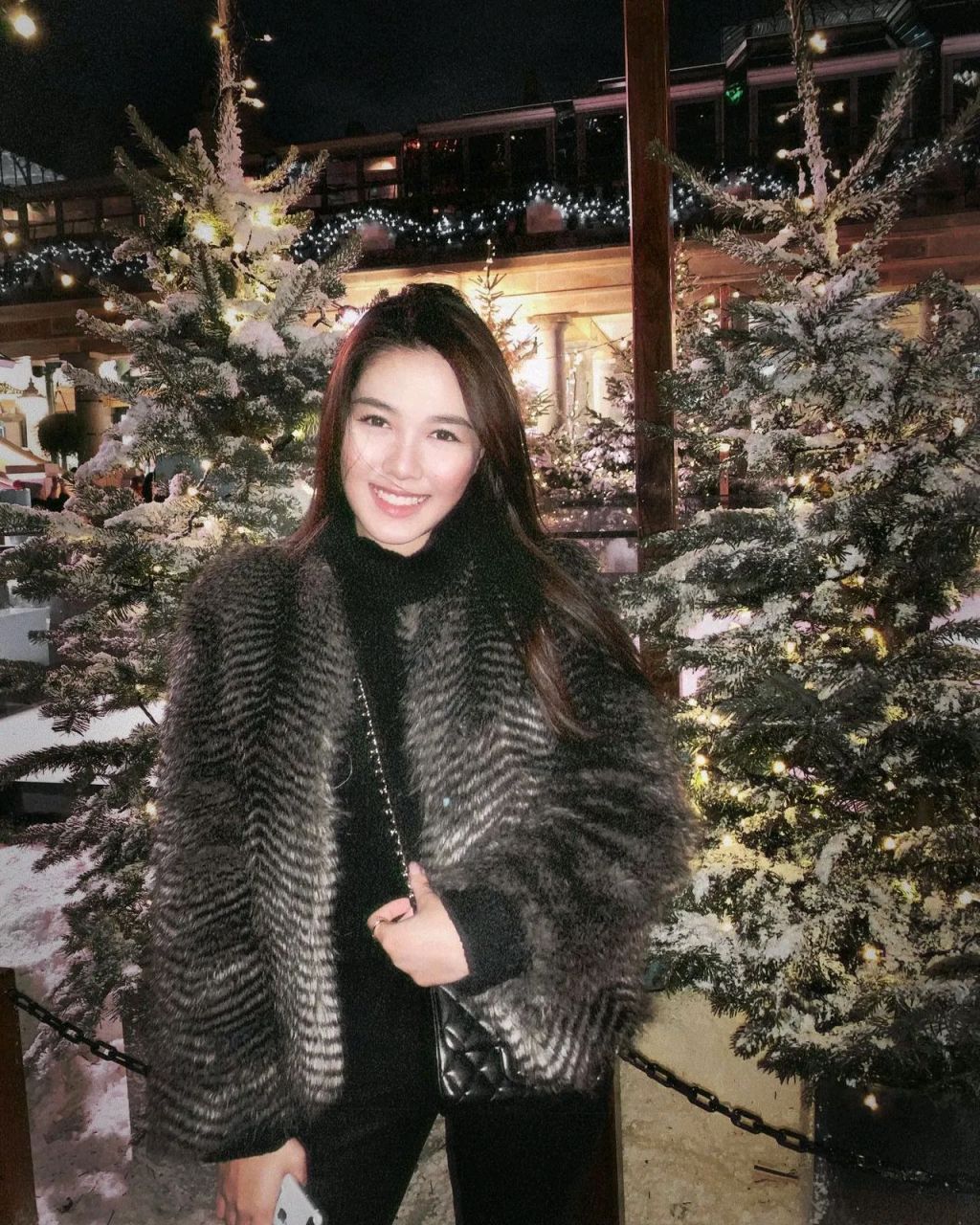 香港著名演员汤镇宗的女儿汤乐瑶生活照,感觉她比姐姐还要漂亮!