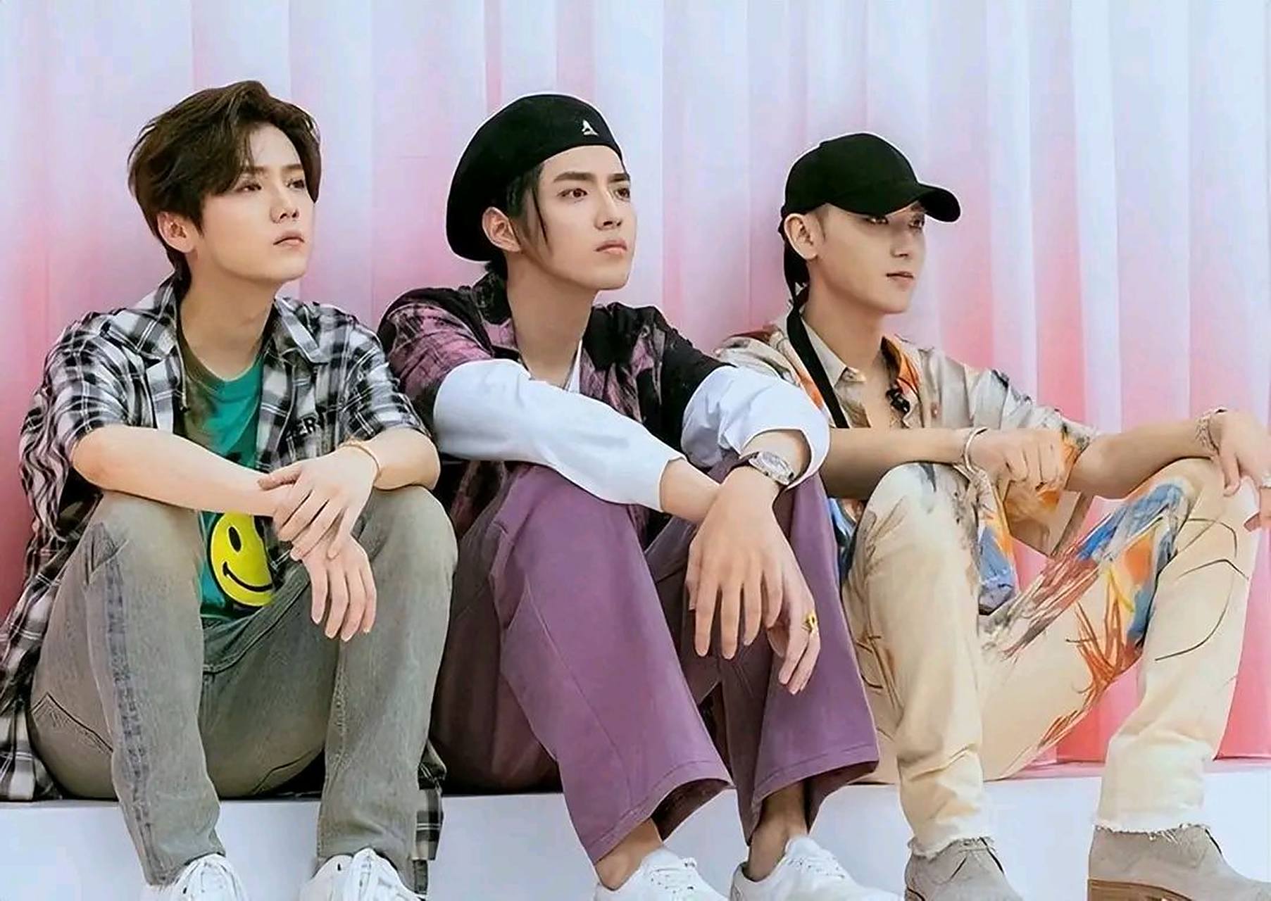 归国三子再难聚首 最近,中国乐坛掀起了一股热潮,因为黄子韬在鹿晗的