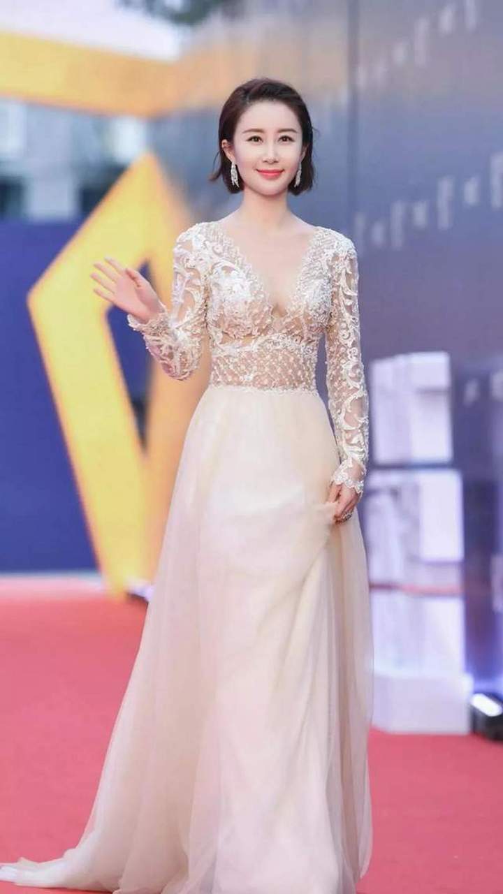 舒畅身穿长裙  性感漂亮