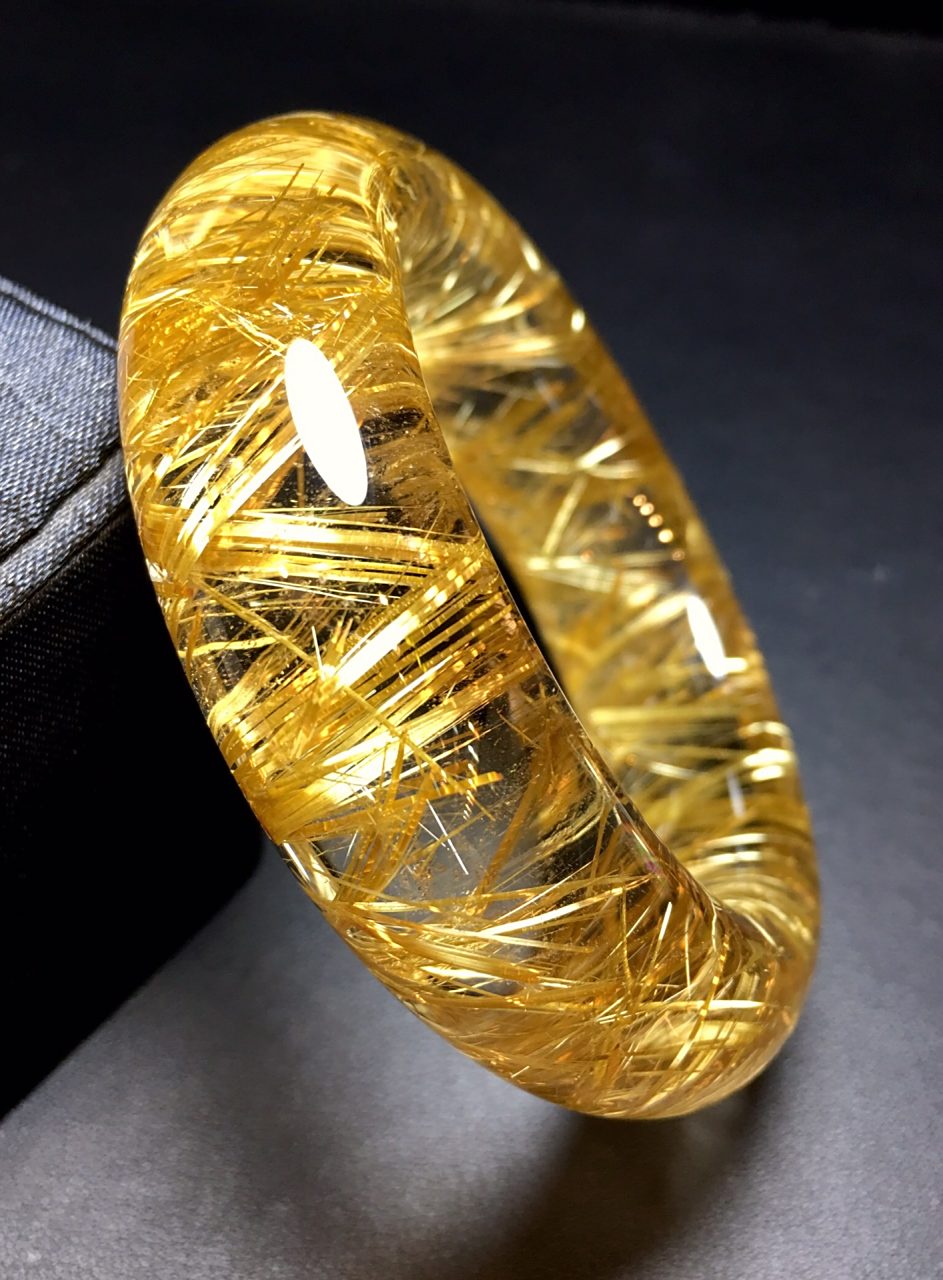 天然钛晶# 天然钛晶手镯,纯手工打磨抛光,晶体干净,颜色金黄,精致