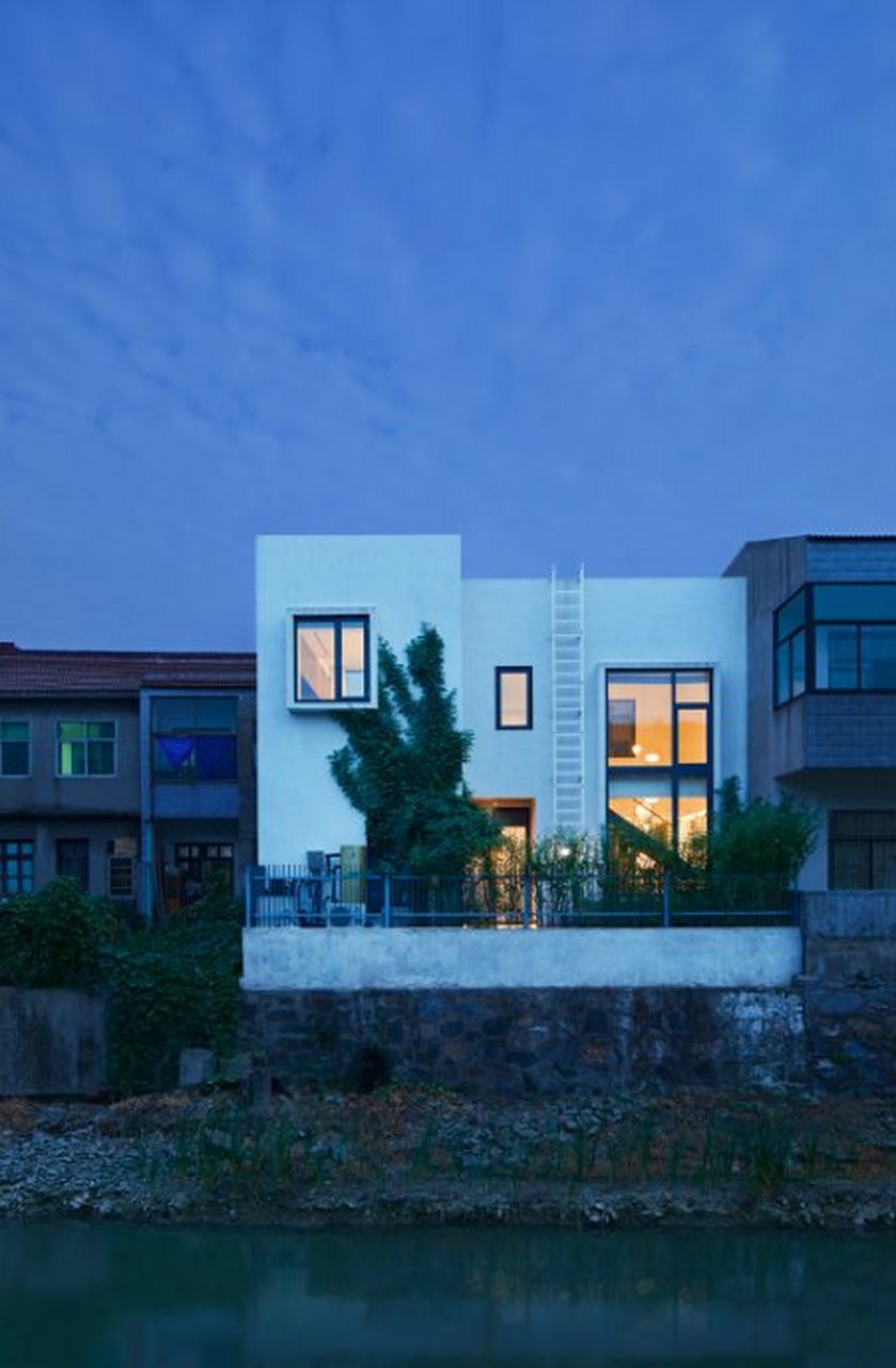 荷叶杯·记得那年花下 唐·韦庄 记得那年花下,深夜,初识谢娘时.