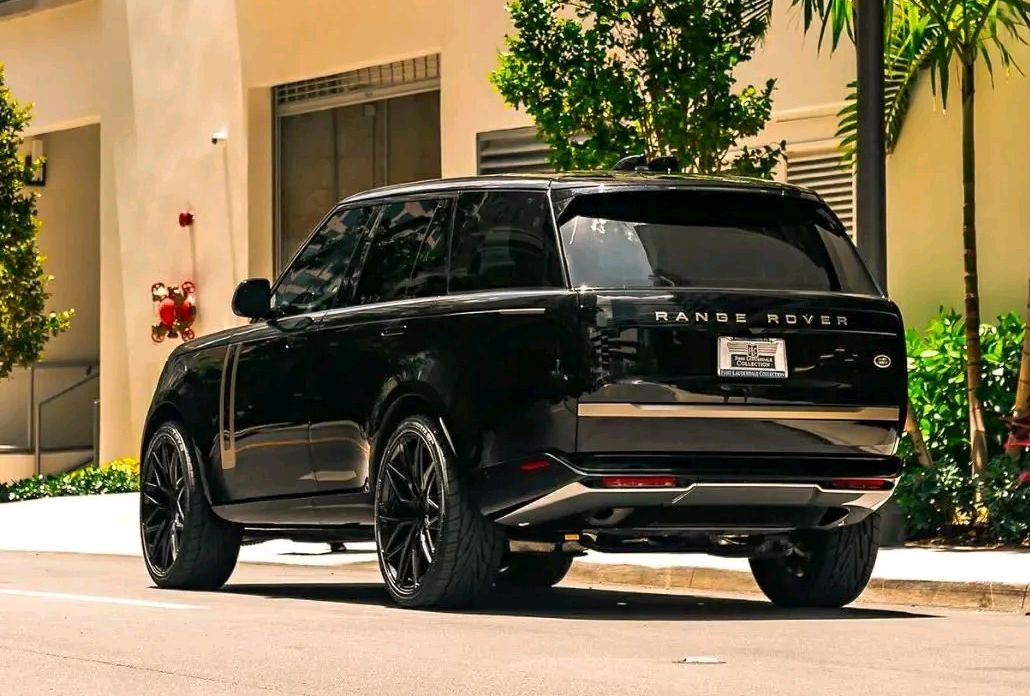 "黑武士"路虎揽胜曝光,气场超越雷克萨斯lx,不愧是豪华suv霸主