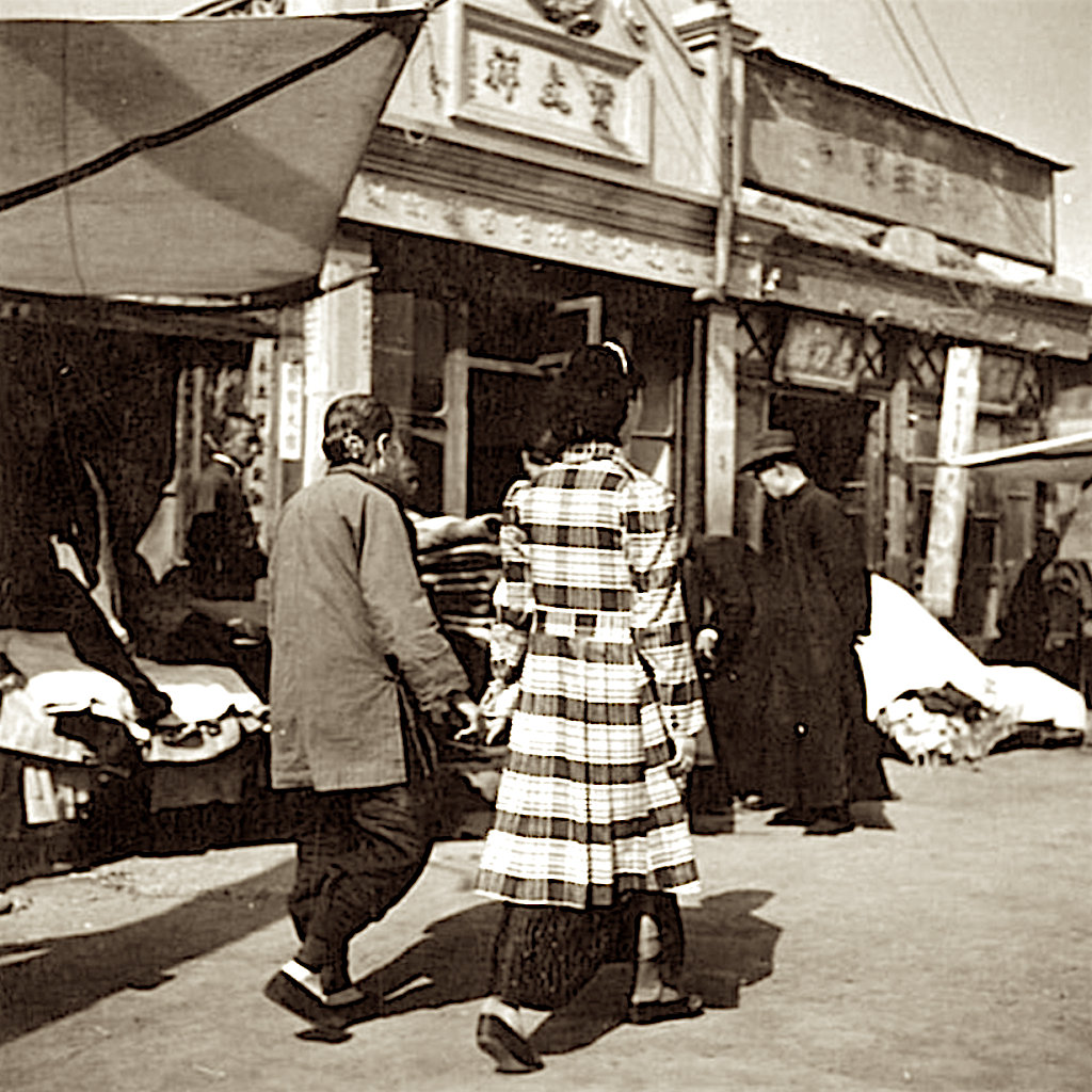 时髦!1939年北京女性罕见老照片,妆容精致,图八泳装是毛线织的