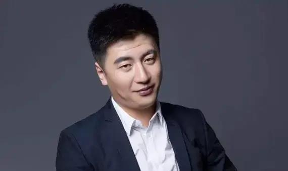 近日,考研名师张雪峰在直播中提到.@南宫小胖的动态