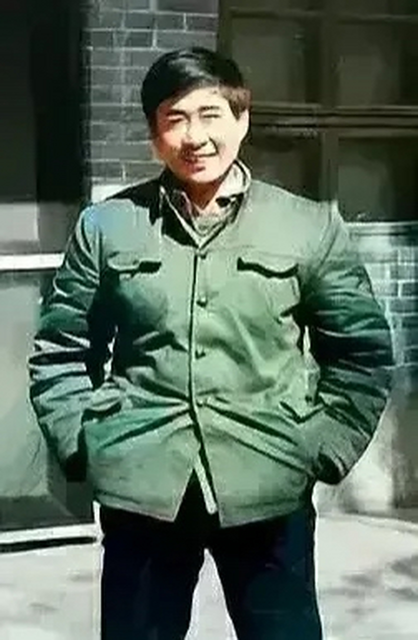 1982年,刘源在河南新乡七里营公社工作的留影.