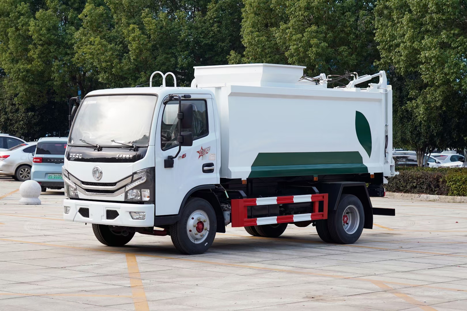 蓝牌餐厨垃圾车 东风多利卡7方餐厨垃圾车