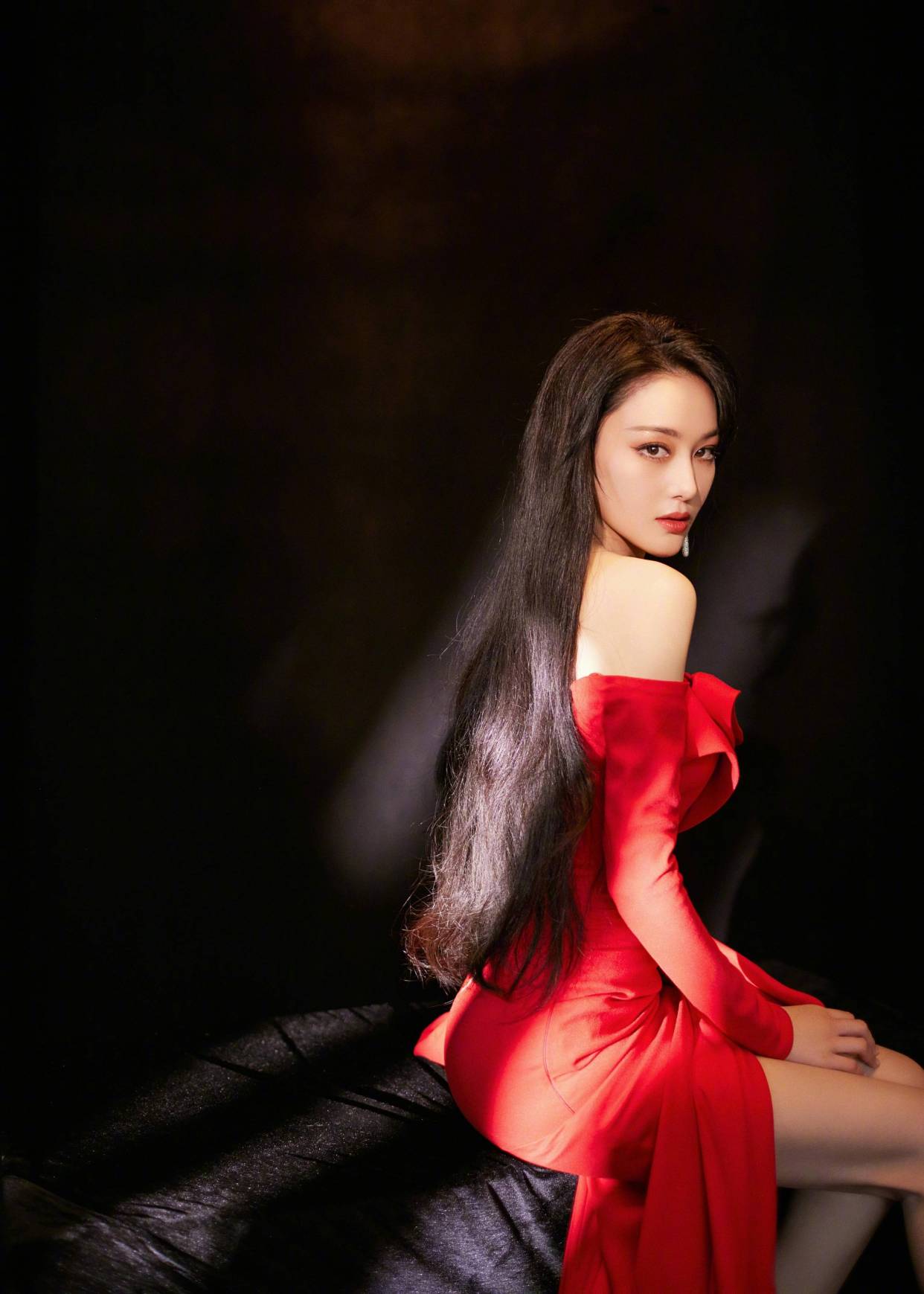 电眼,红唇,s型曲线于一身的魅力女王张馨予