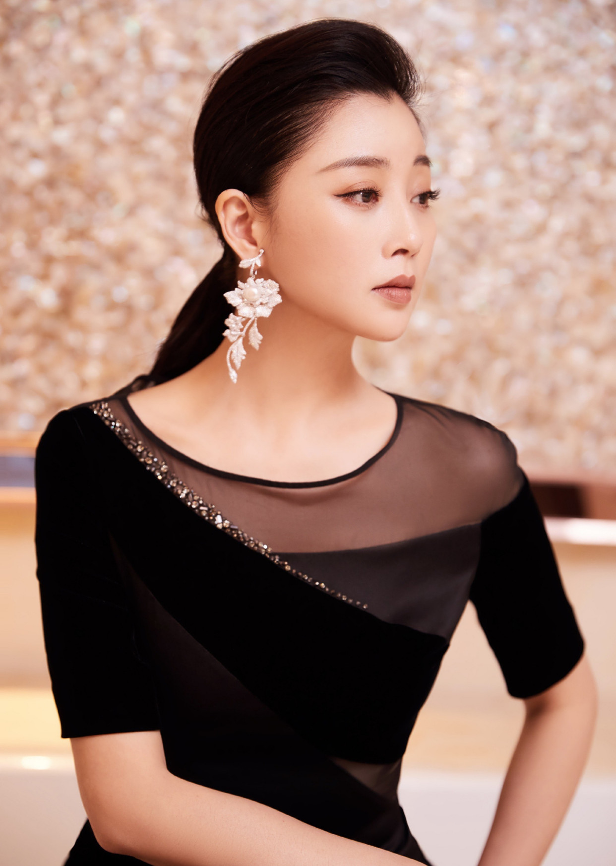 殷桃,一个漂亮得像樱桃般的的精致女人